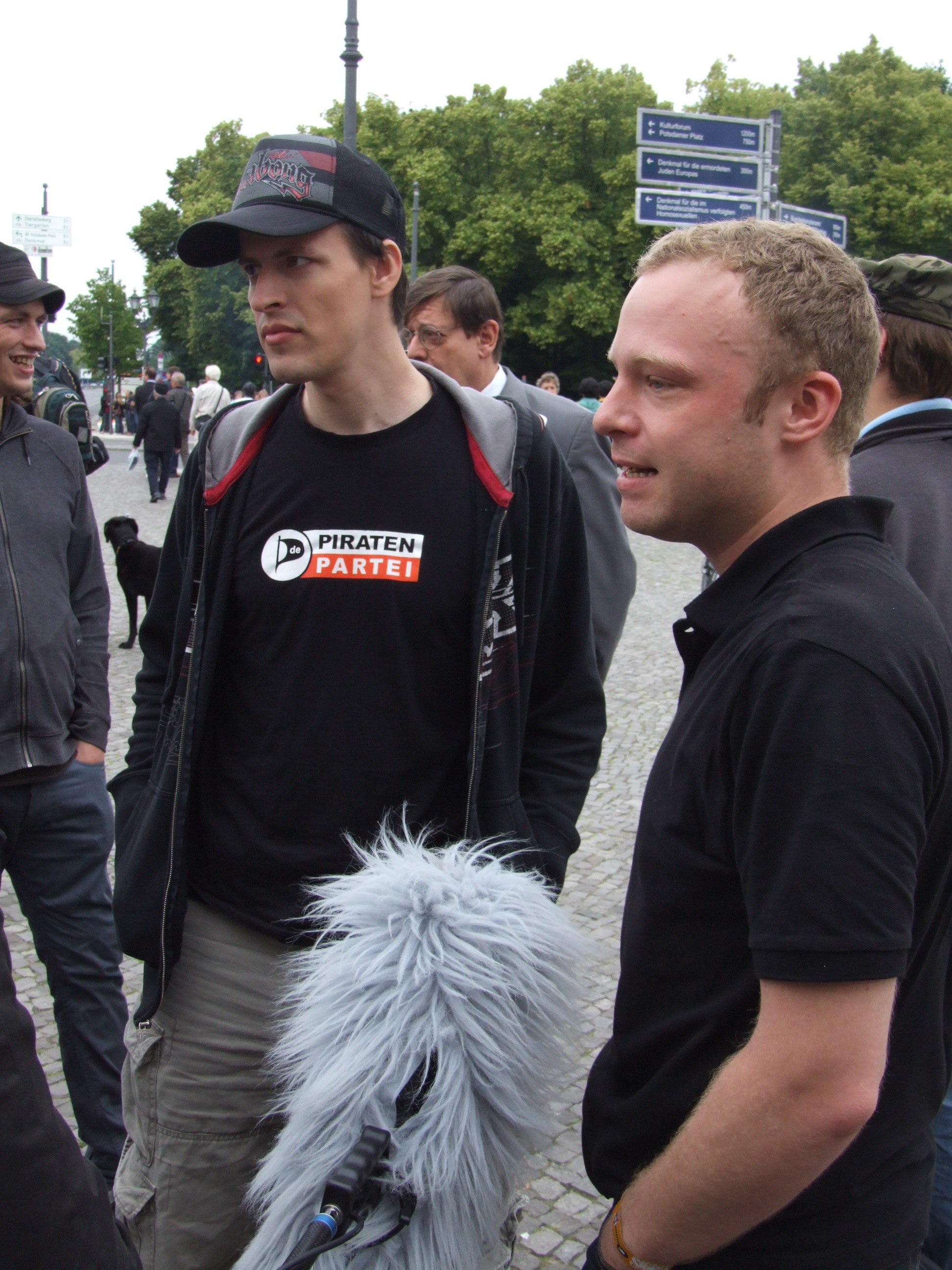 Mahnwache gegen Internetzensur am 18. Juni 2009 vor dem Brandenburger Tor. 